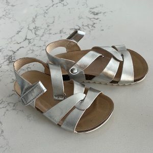 Zara kids sandal size 20 never worn!